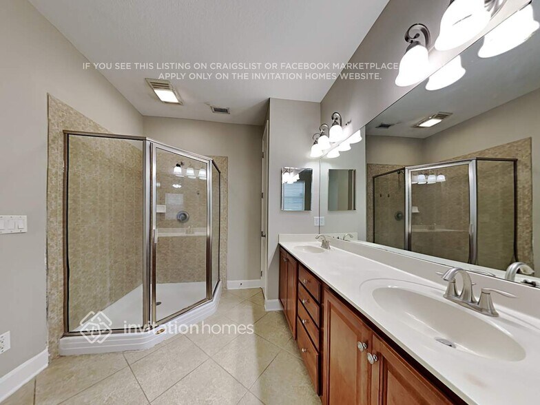 Building Photo - 12243 Woodbend Ct
