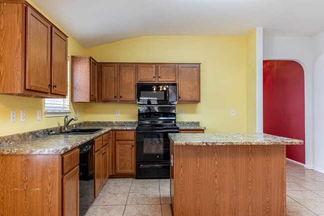 Building Photo - 8914 Walnut Springs