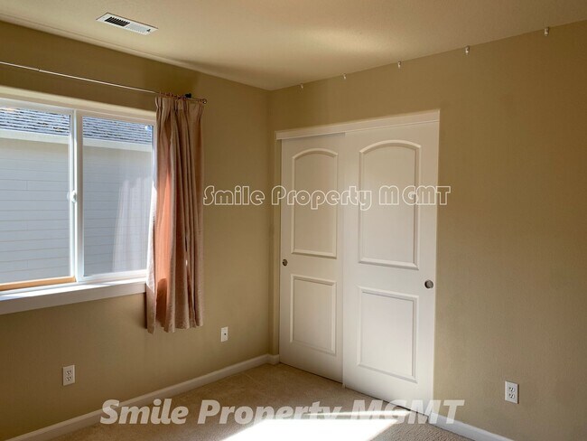 Building Photo - NEW Carpet