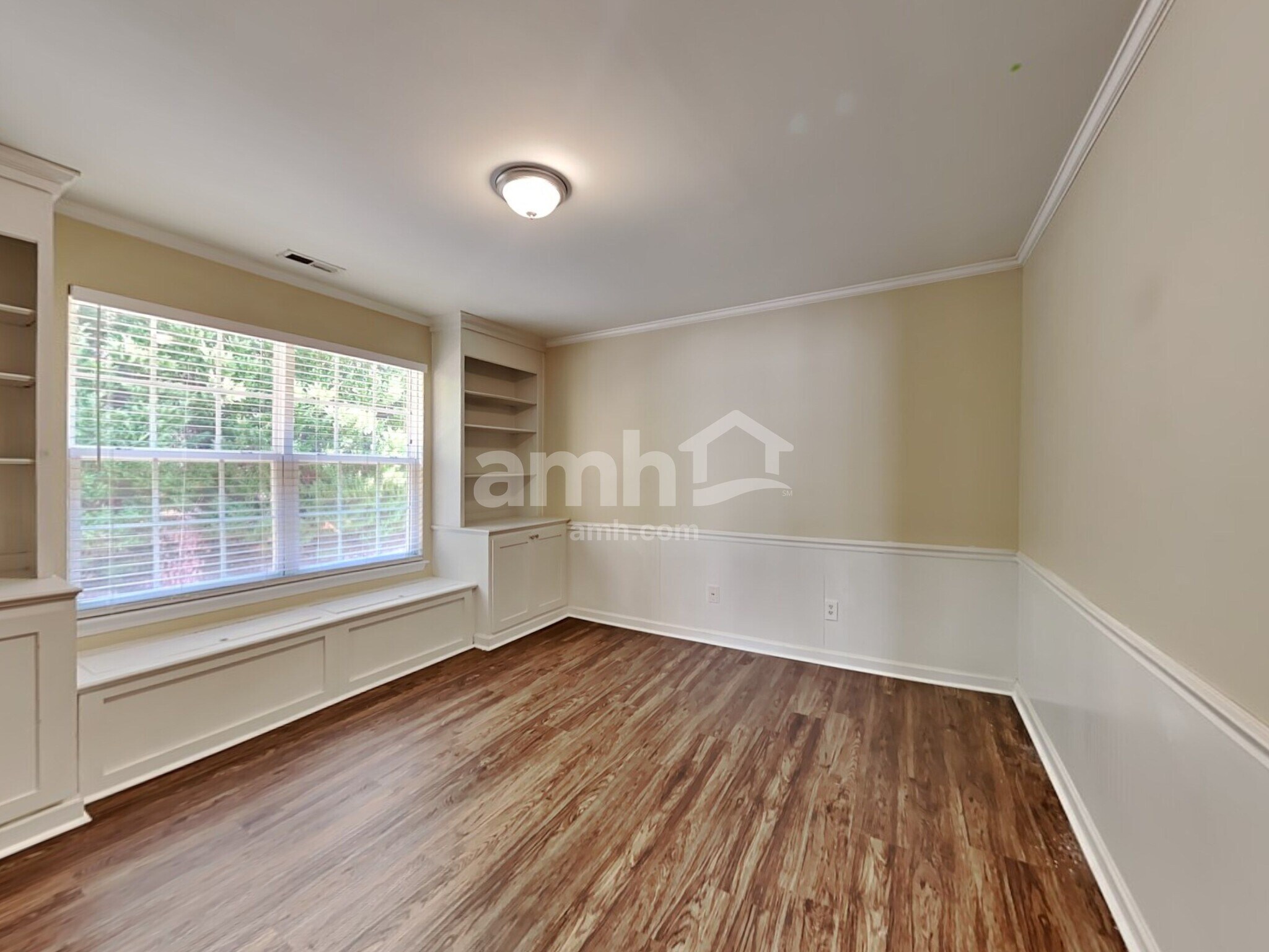 Building Photo - 5716 Running Fox Ln