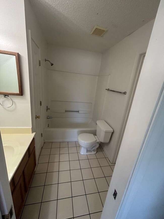 Building Photo - 565 Florosa Ct