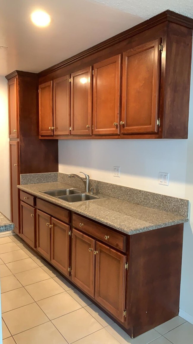 Kitchen - 3677 Jasmine Ave
