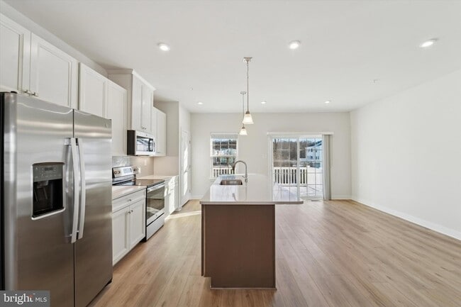 Building Photo - 208 River Birch Wy