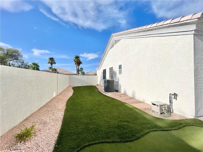 Building Photo - 65 Sahalee Dr