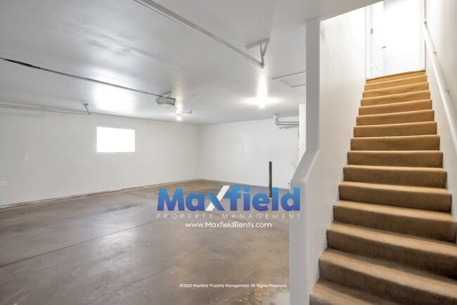 Building Photo - Upstairs Unit - St George - Near Costco and Home Depot Available Now - 3 BD 2 BA 2 GAR