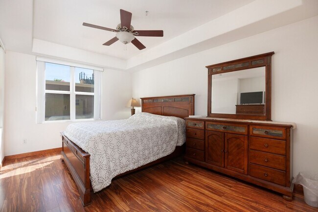 Building Photo - Furnished 2 bedroom with flex office space near Convention Center Downtown!