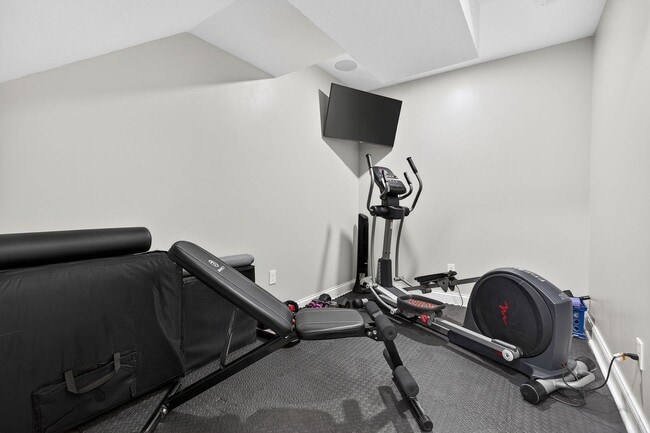 Building Photo - 4 Bed 3 Bath Home | Finished Basement, 2nd Kitchen, Private Backyard | Lee’s Summit