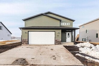 Building Photo - 1517 KEYSTONE CIR NE