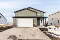 Building Photo - 4 Bedroom 2 Bathroom House