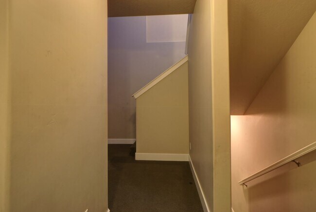 Building Photo - 3 bedroom Ivory Ridge Townhome