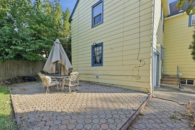 Building Photo - 271 Fuller Terrace