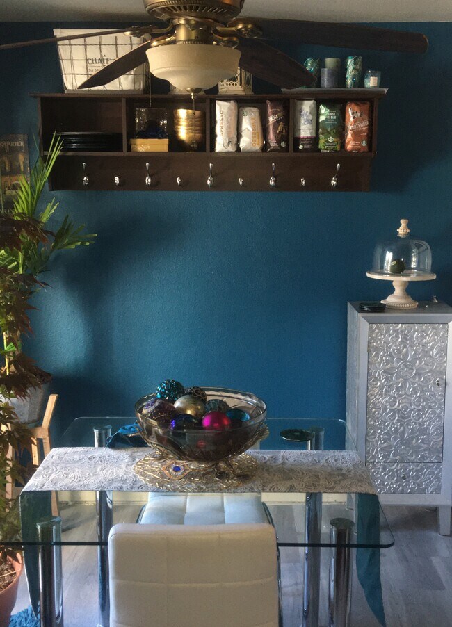 Building Photo - Luxury Condo