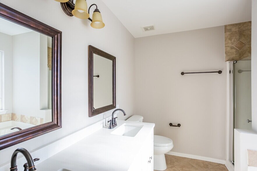 Building Photo - 420 Amir Cir