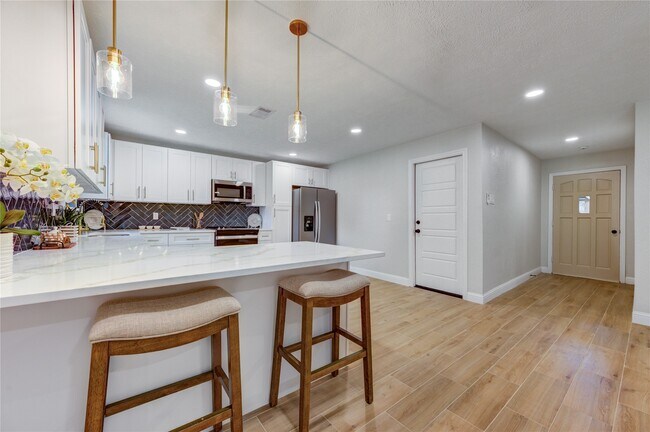 Building Photo - 3538 Truxton Dr