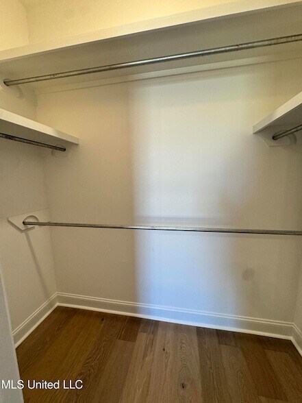 Building Photo - 115 Southern Oak Wy