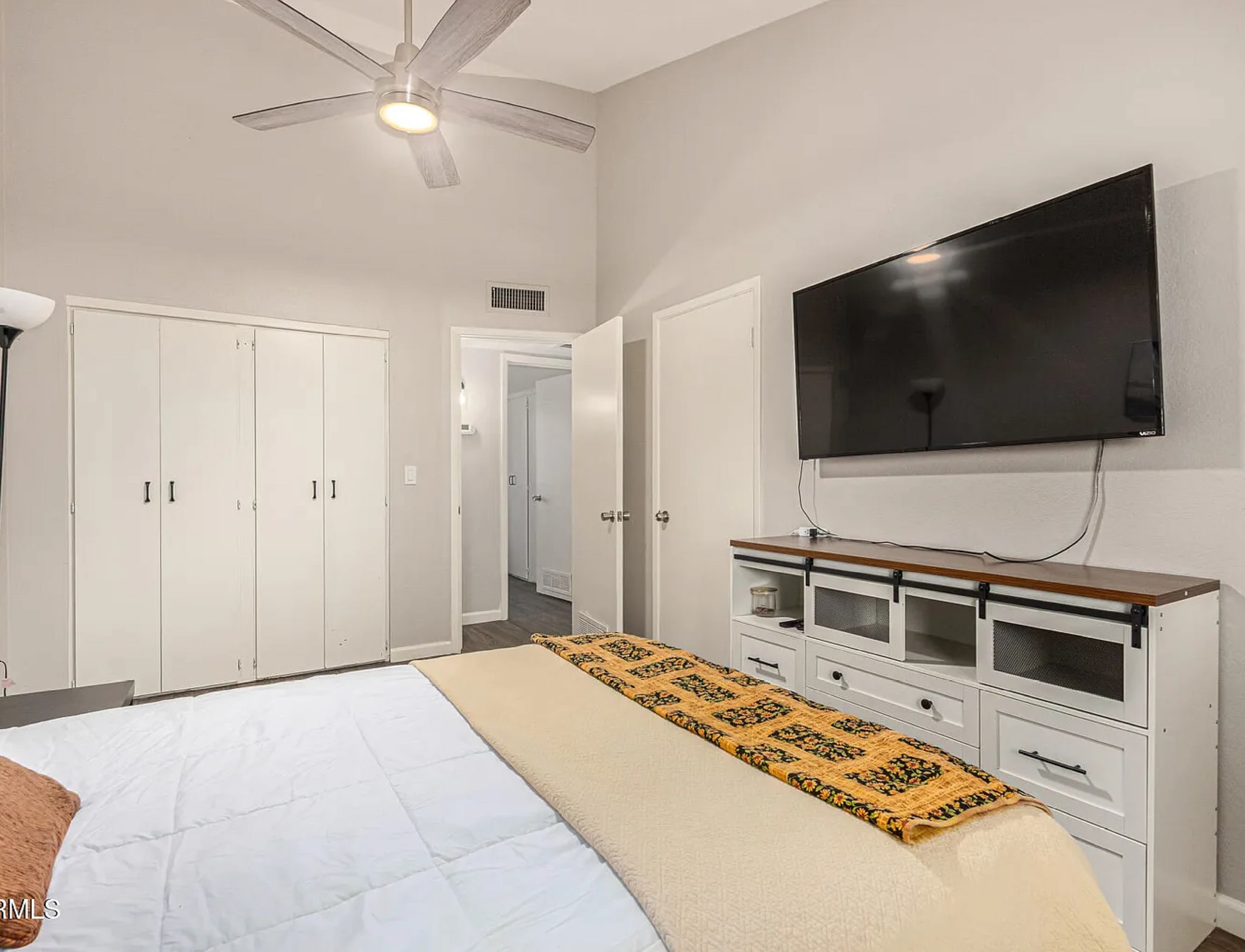 Building Photo - 5960 W Oregon Ave