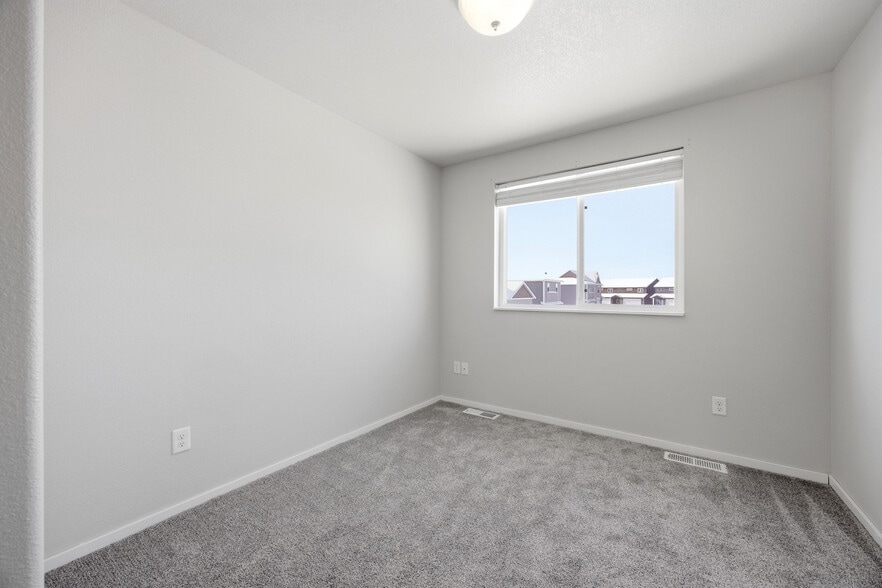 Building Photo - 4304 Estate Dr S