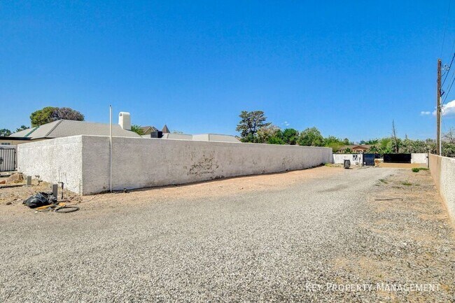 Building Photo - 3962 Euclid St