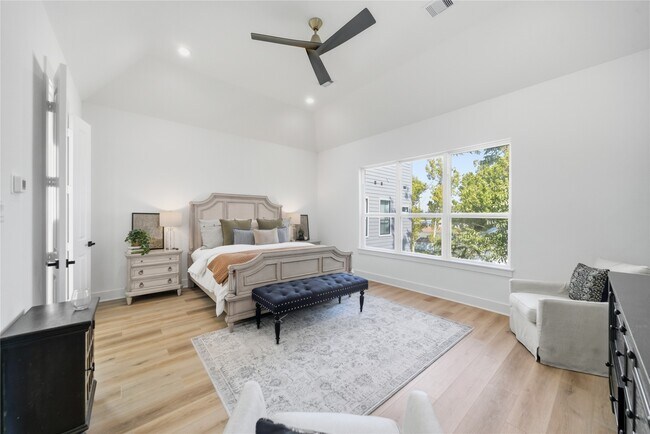 Building Photo - 1307 E 27th St