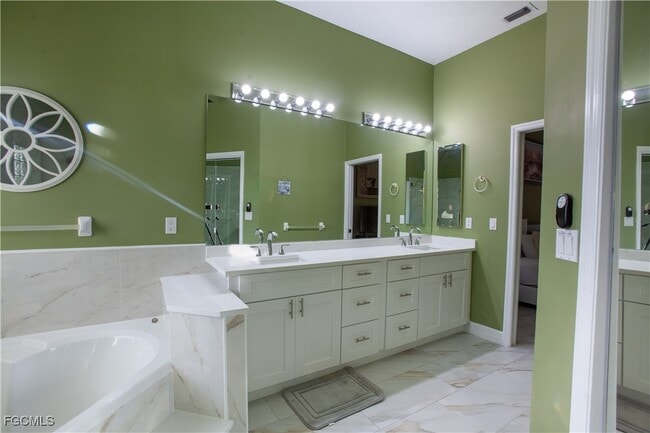 Building Photo - 2549 SW 38th St