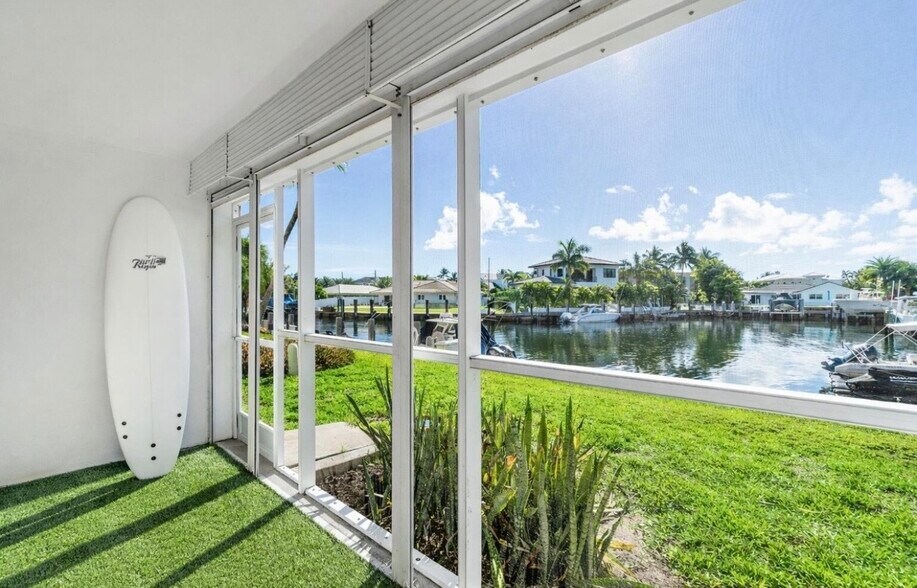 Building Photo - 698 NE Spanish River Blvd