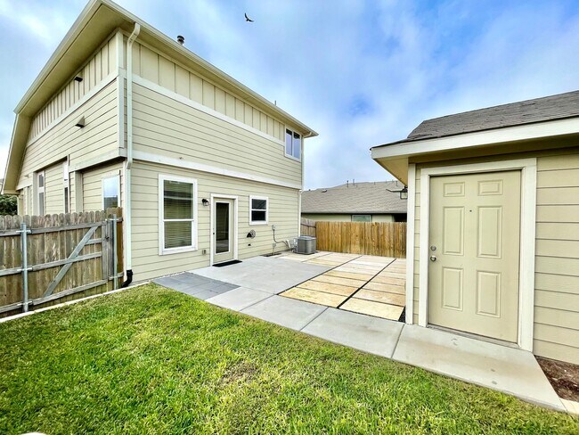 Building Photo - House for Lease in North Austin!