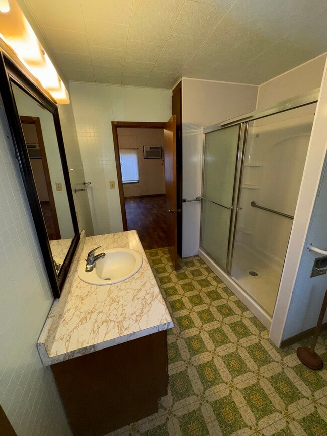 Building Photo - 420 W College St