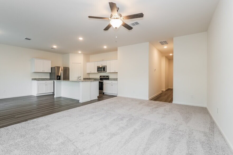 Building Photo - 440 Harlow Dr