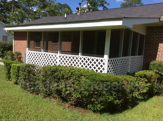 Building Photo - 208 Ball St