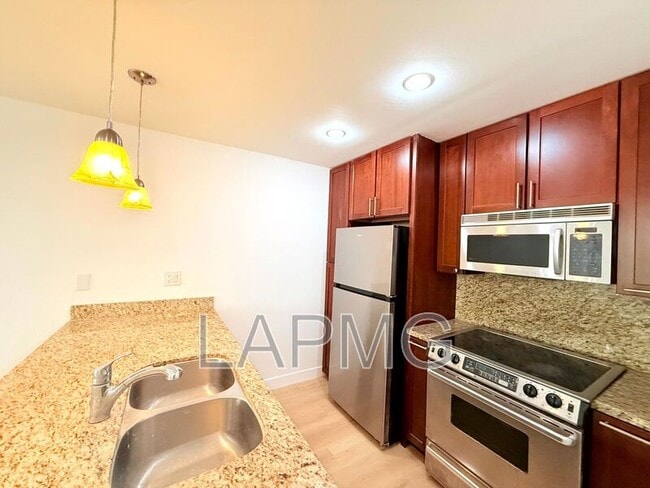 Building Photo - 1745 Camino Palmero St