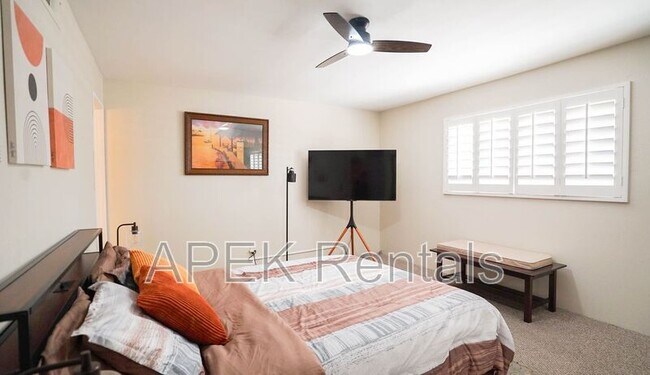 Building Photo - 5301 E Waverly Dr