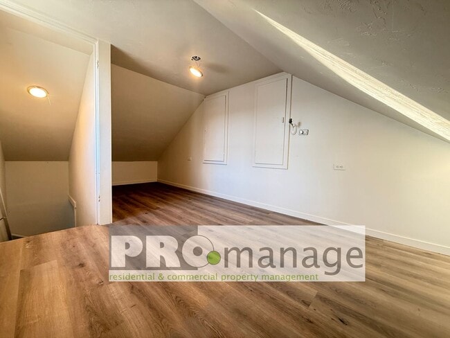 Building Photo - Single family home with yard