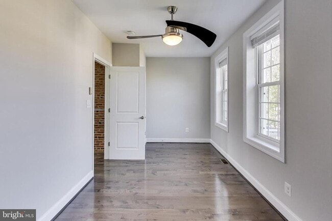 Building Photo - 317 Todd Pl NE