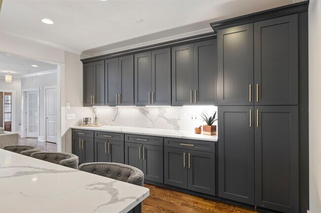 Building Photo - 2310 Vaulx Ln