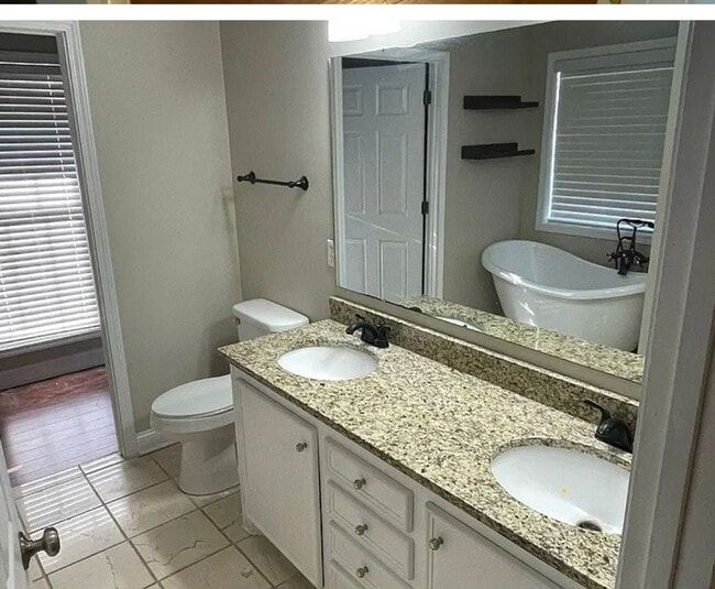 Building Photo - 3 Bedroom 2 Bath South Florence