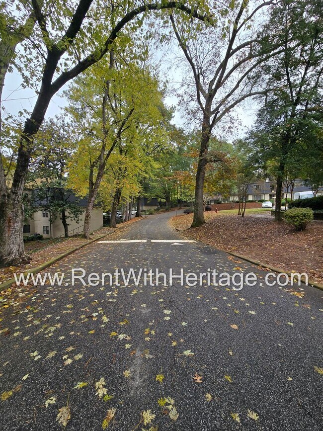 Building Photo - Gorgeous 2 bd/ 2bath Buckhead Condo/ Metic...