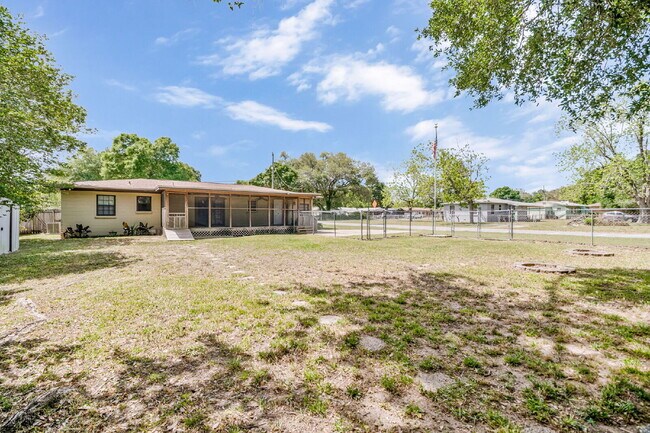 Building Photo - Charming 4 Bedroom Pensacola Rental in a Convenient Location!