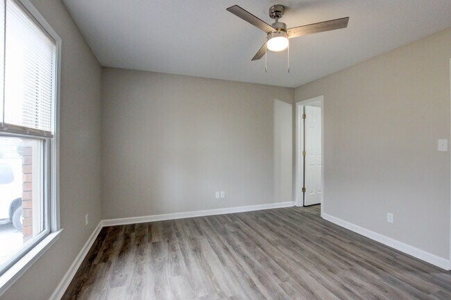 Building Photo - 2481 Clarksville Rd