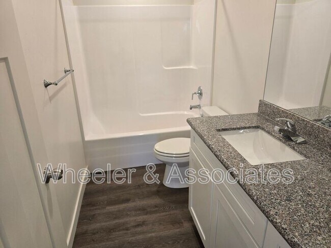 Building Photo - 460 W 1080 S
