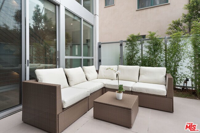 Building Photo - 11962 Gorham Ave