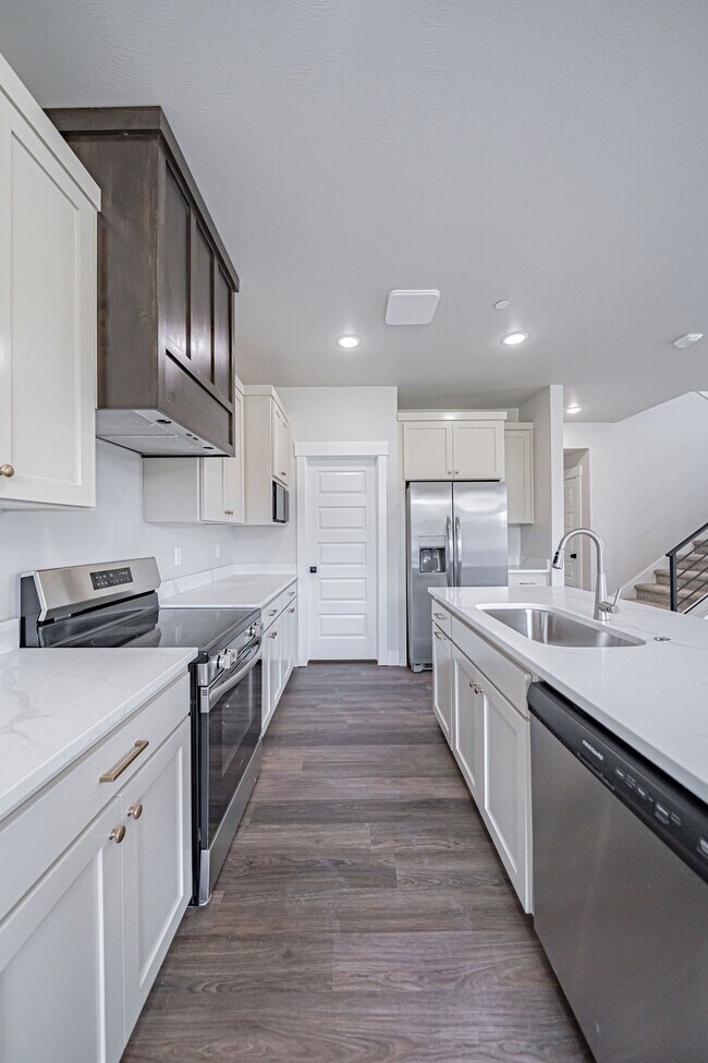 Building Photo - 2988 Huntshire Ave