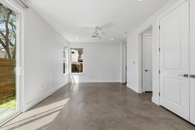 Building Photo - 1114 Walton Ln