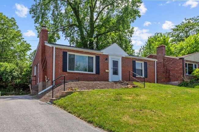Building Photo - Charming University City Home in a Prime Location