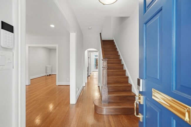 Building Photo - Glover Park Townhome | 4 Bed | 3.5 Bath | 2,500 Sf | Large Front Porch & Fenced-In Backyard w/ Deck