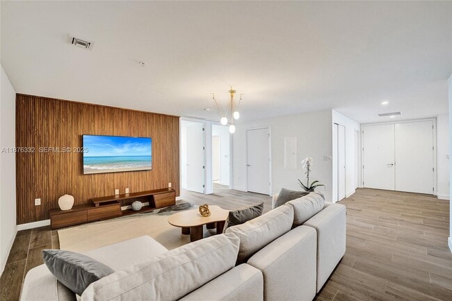 Building Photo - 900 N Ocean Blvd