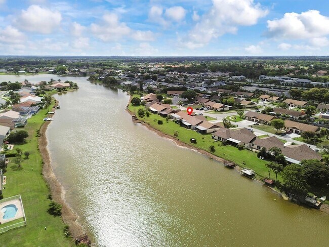 Building Photo - 8495 Lakepoint Ct