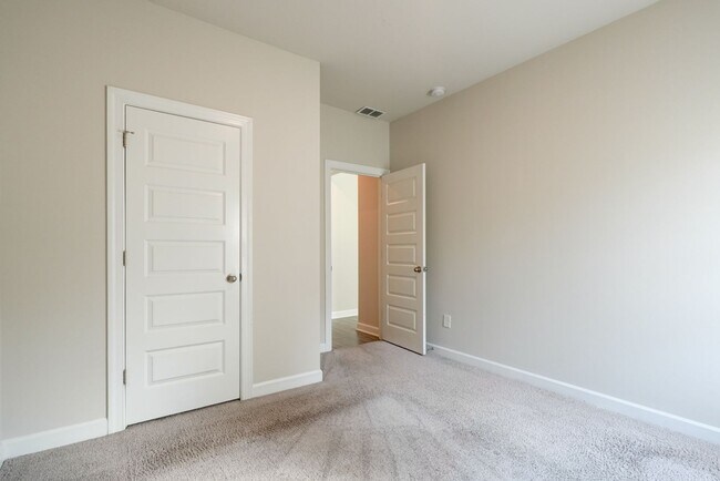 Building Photo - 123 Mainsail Wy