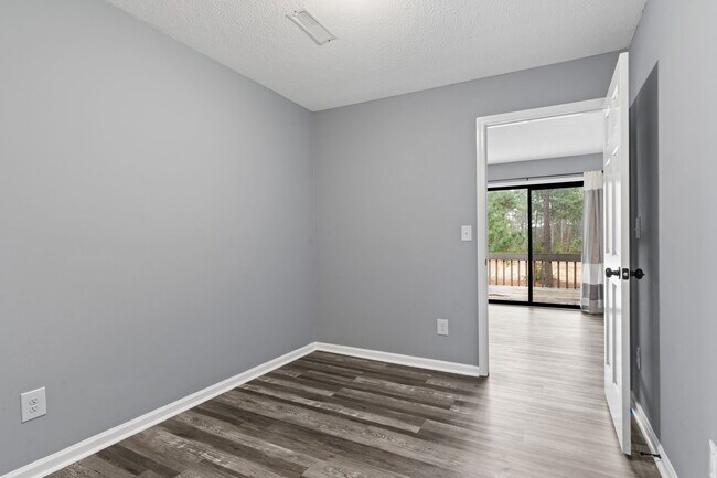 Building Photo - 310 Country Club Villa Dr