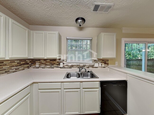 Building Photo - 354 Meadows Ln