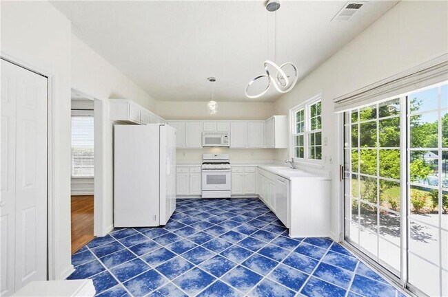 Building Photo - 490 Chippenham Ct